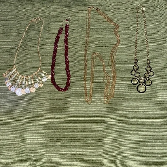 Jewelry Bundle of 4 Assorted Necklaces - Picture 5 of 7